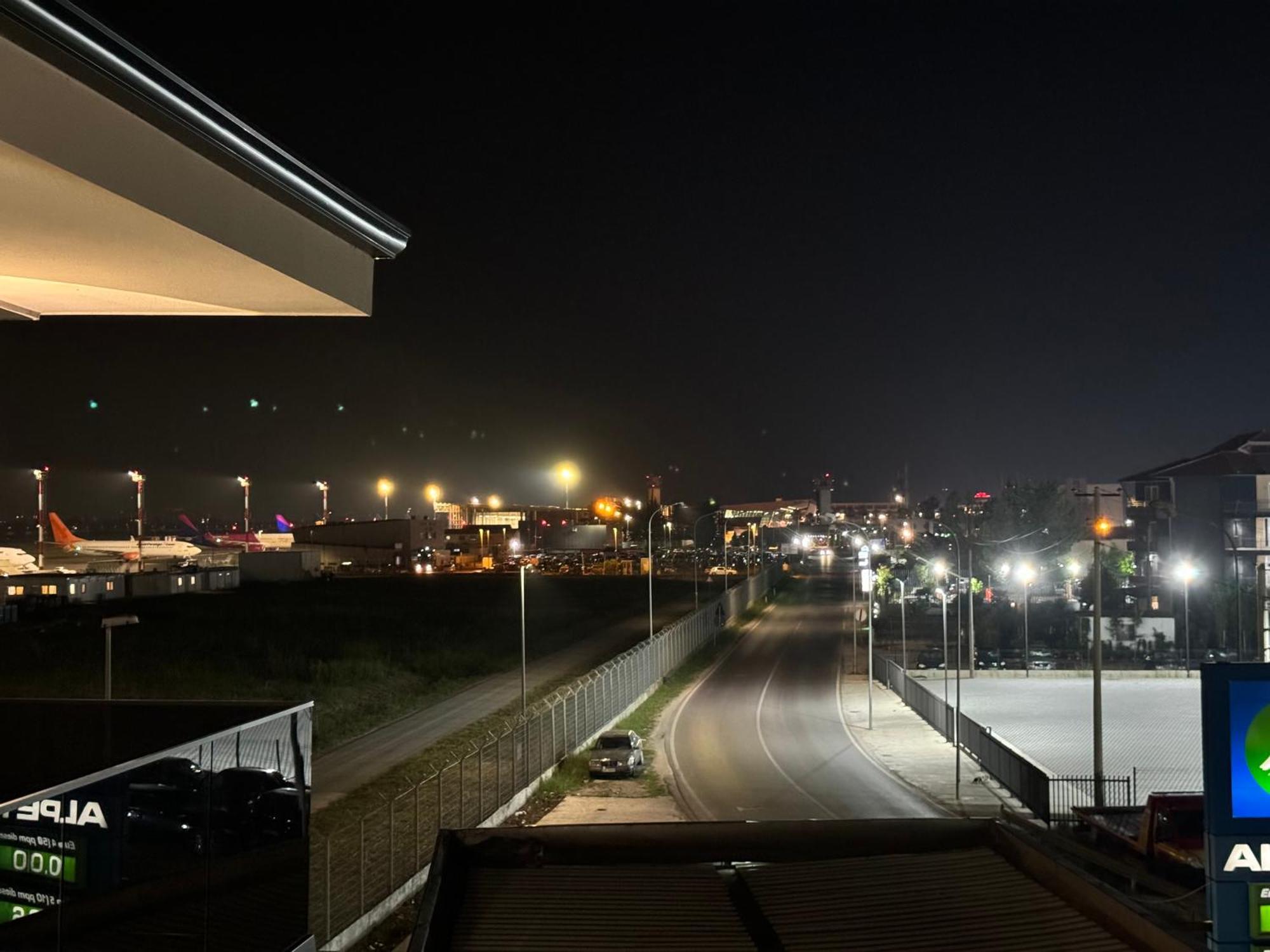 Side Airport Hotel Kruje Exterior photo